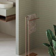 Freestanding towel holder with an elegant design – brushed copper finish